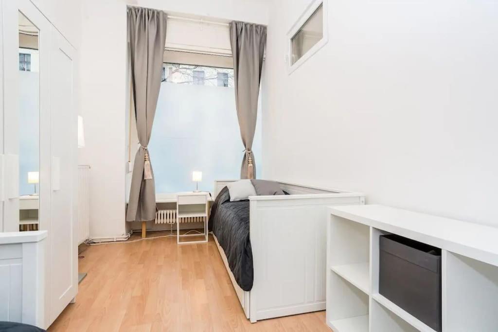 Newly Furnished For Up To 6 People *