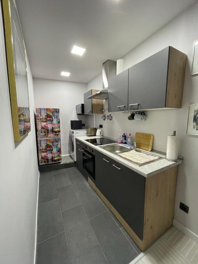 Apartment Bright: Flat With Balcony - Kitchen - Free Parking