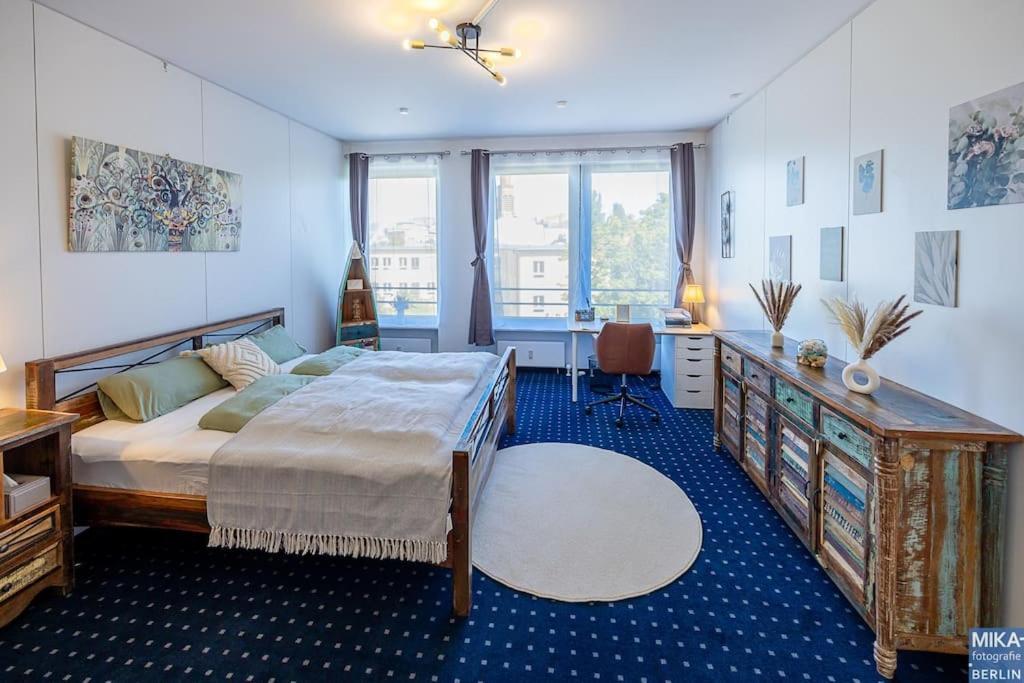 150 M² Unterkunft Mit Billard, Kicker & Parkplatz * Berlin