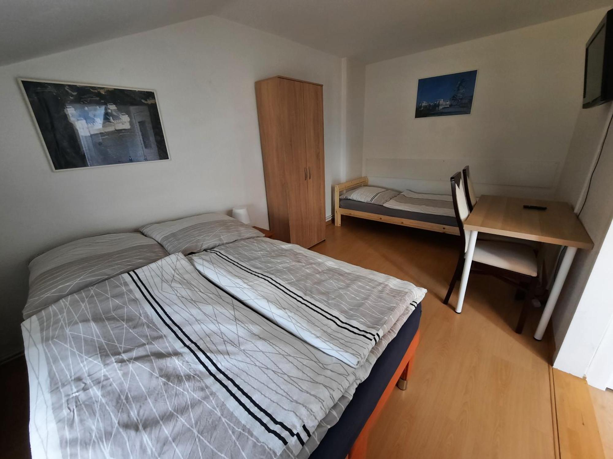 Aparthotel Fewo3-1 Zim-2 Einz Bett-2 Pers-kueche-dusche Wc