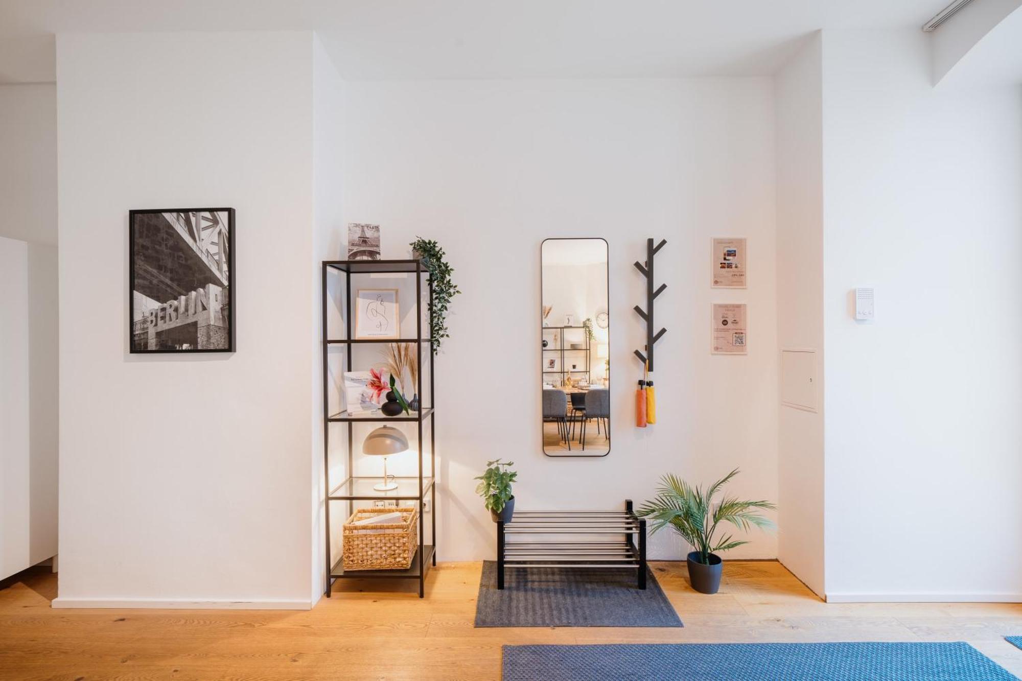 Homely - Super Modern, Center, Rosenthalerplatz Apartment