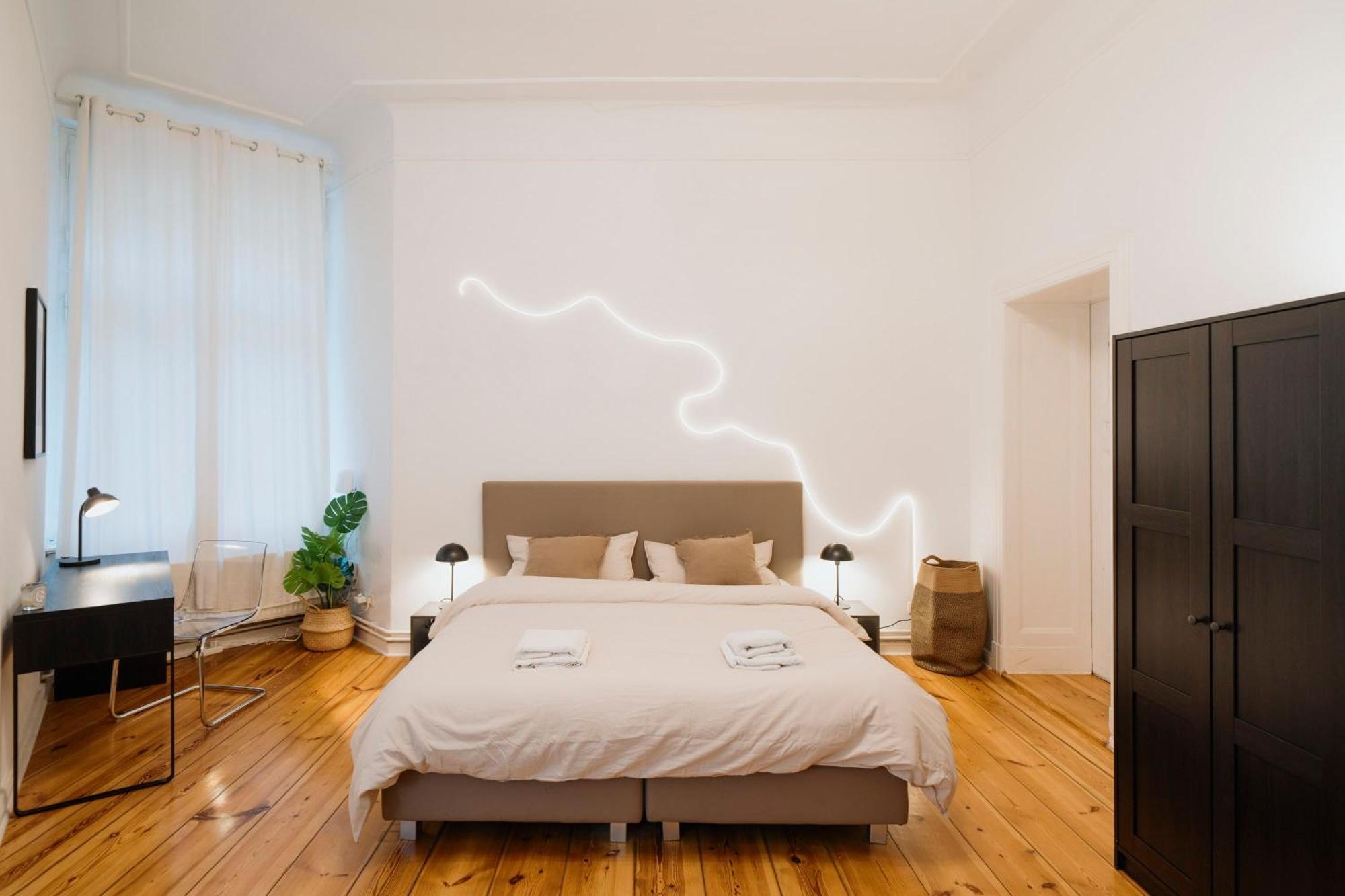 Homely - Luxurious, Spacious, Near Victory Column, River