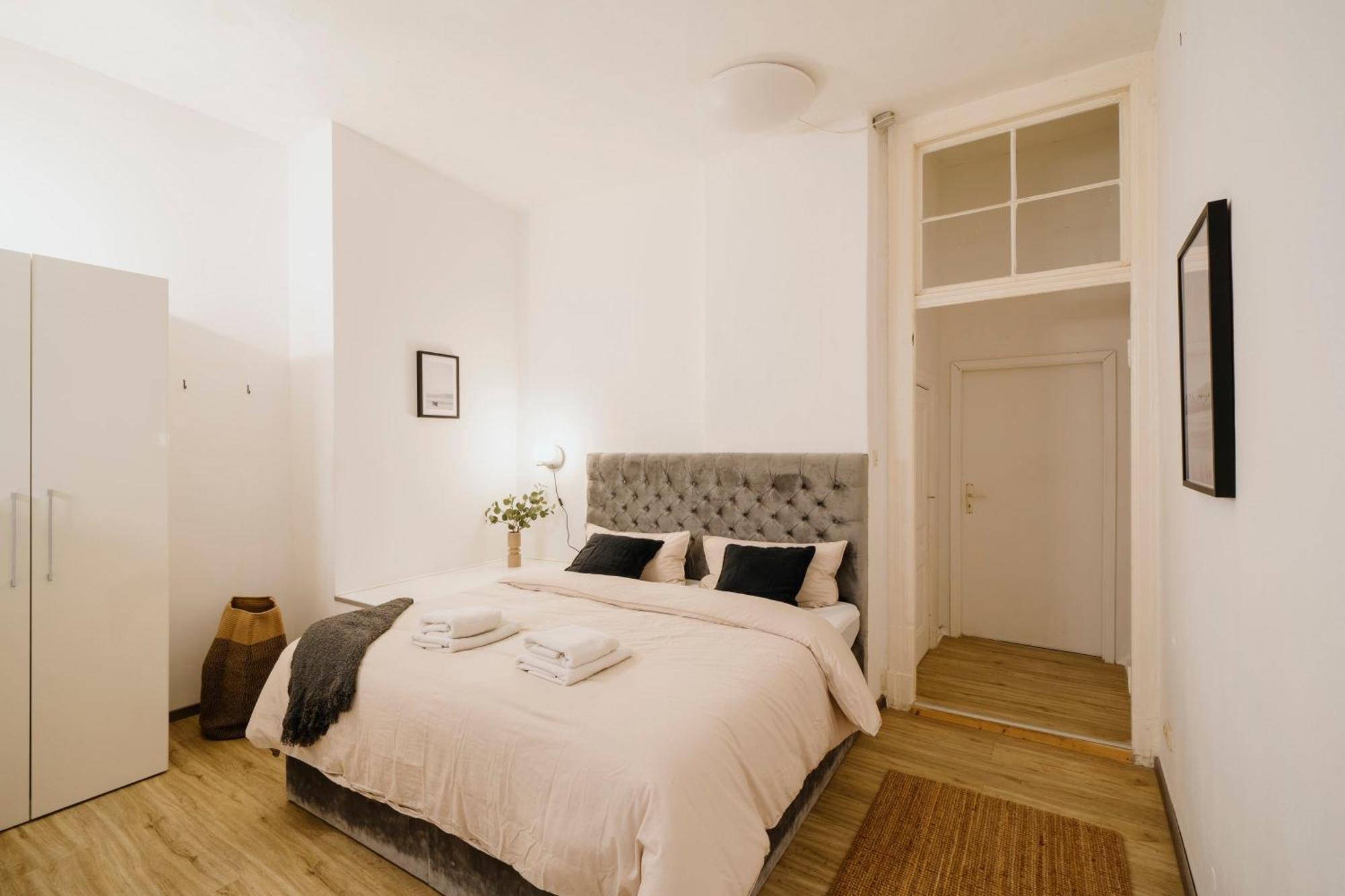 Apartment Homely - Quiet, Large Living Area, Courtyard I Supermarket