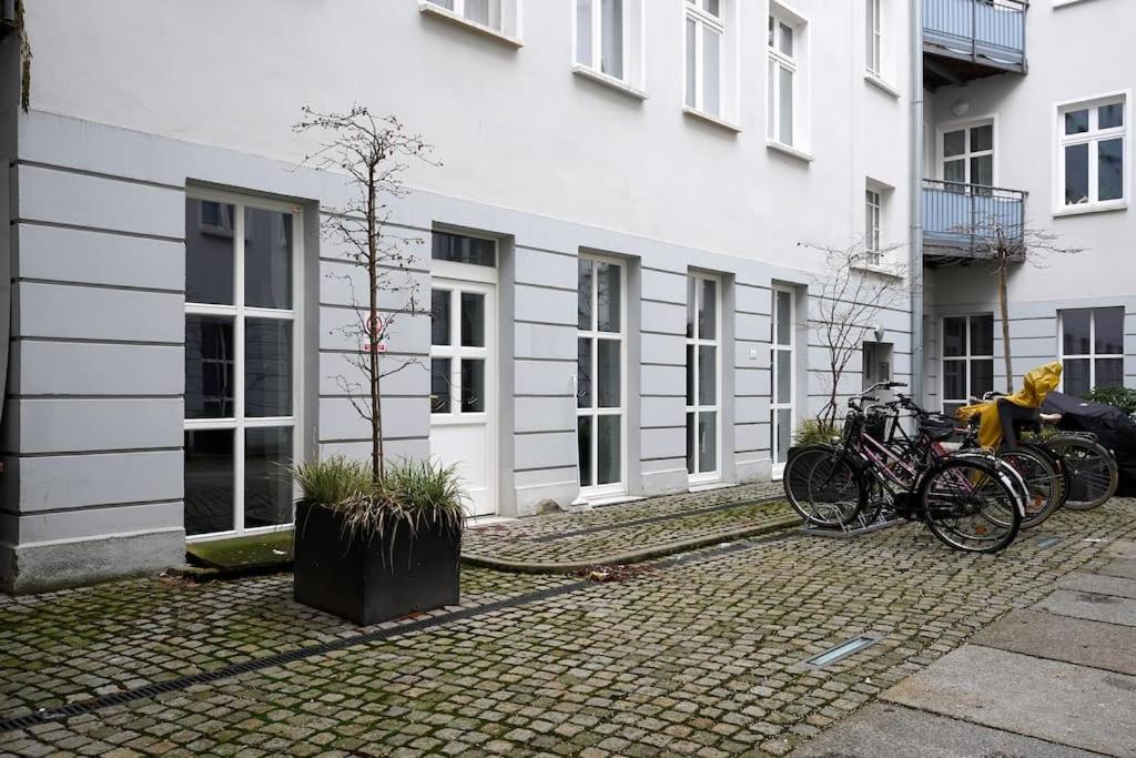 - Linienstrasse *