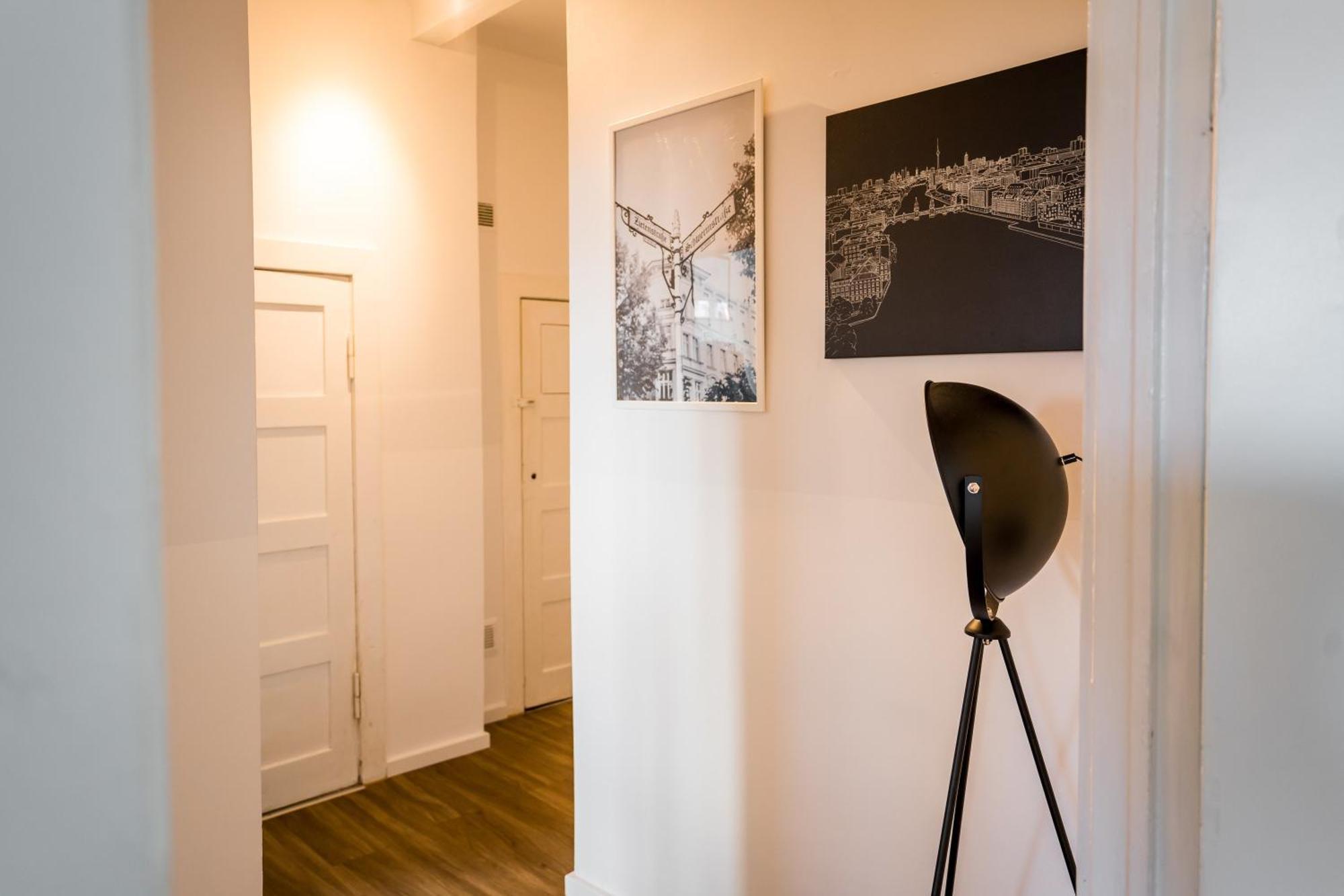 Three Bedroom Big Kitchen Selfcheckin Street Parking *