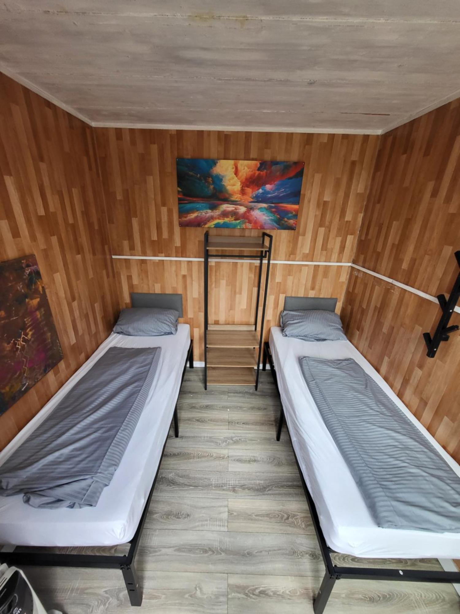 Easy Hotel