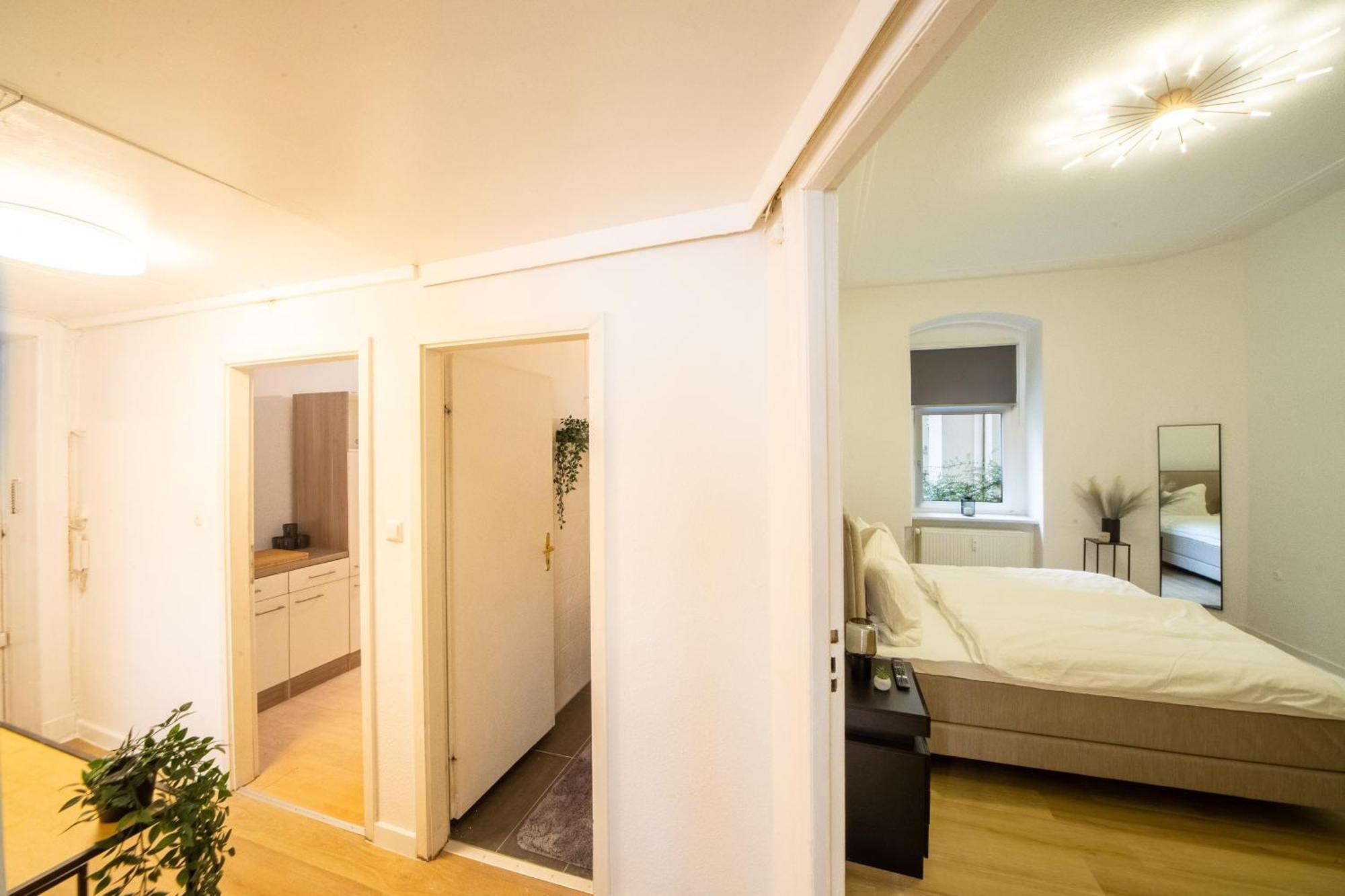 Apartment Massagesessel, King-sized Bed, Billardtisch, 2 Couches *
