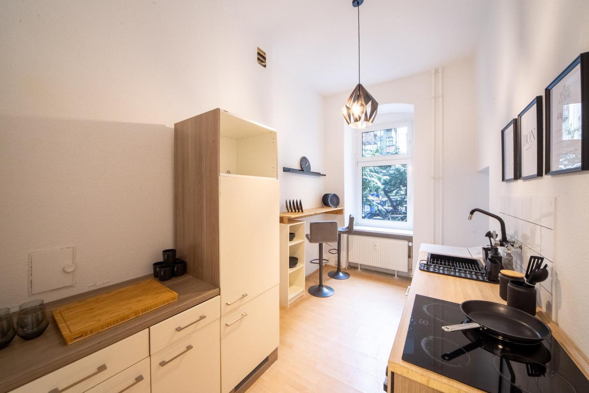 Apartment Massagesessel, King-sized Bed, Billardtisch, 2 Couches Berlin