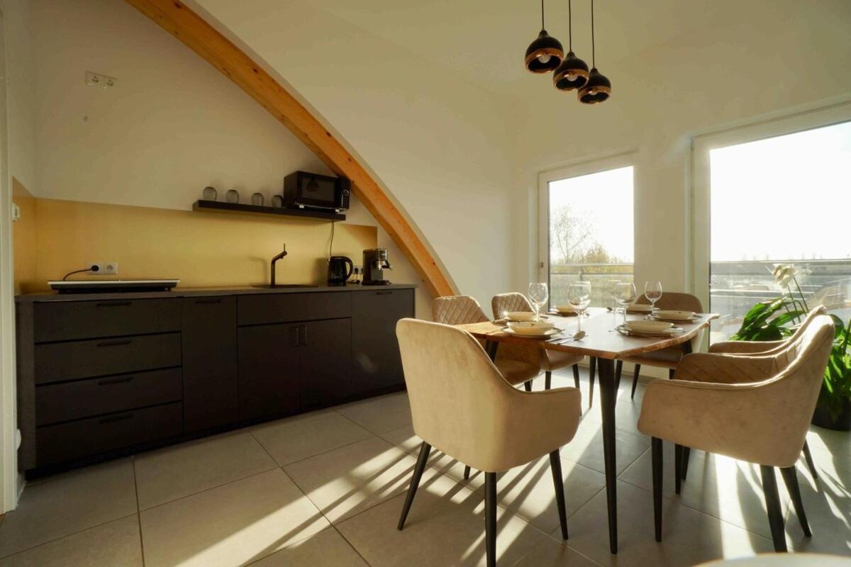 Luxury Penthouse Jacuzzi, Pool Table, Bbq & Desks *