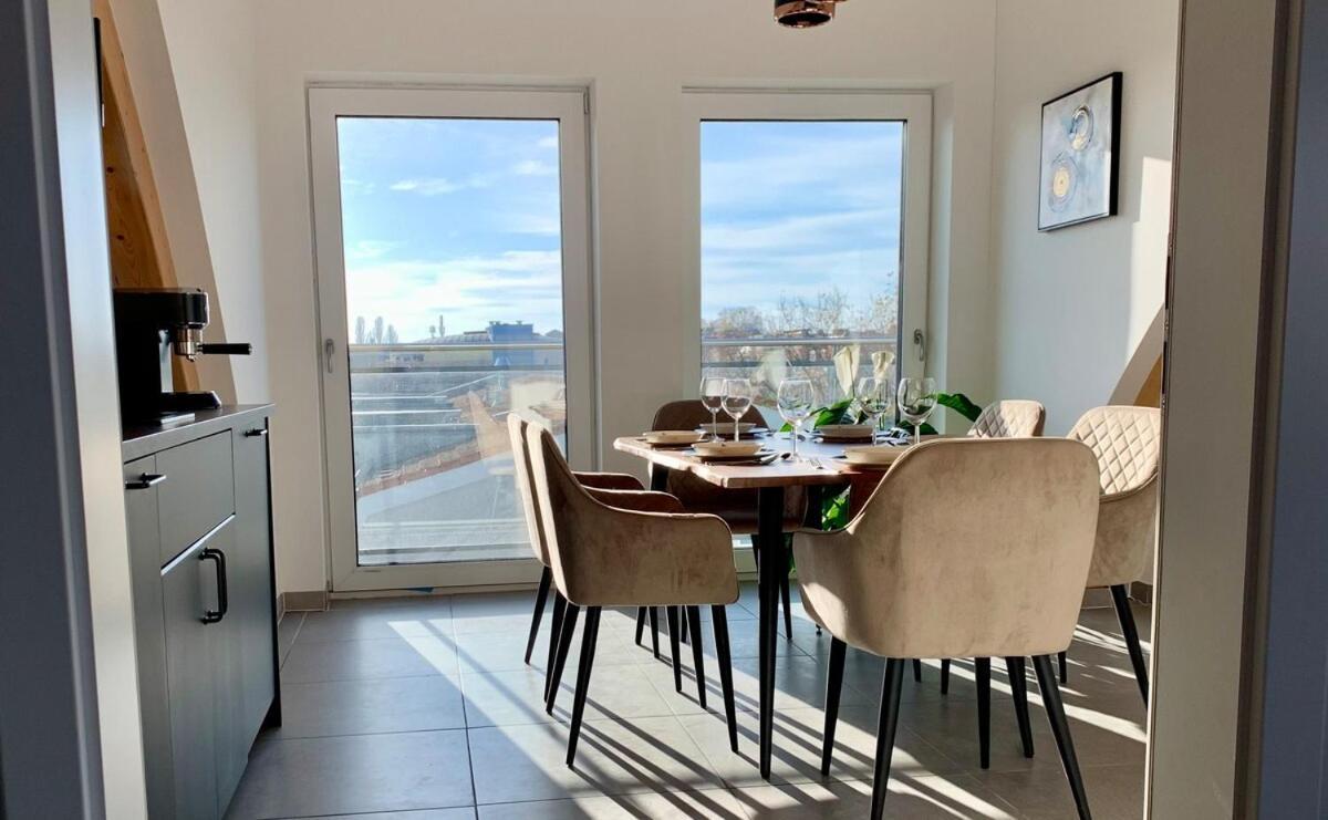 Luxury Penthouse Jacuzzi, Pool Table, Bbq & Desks *