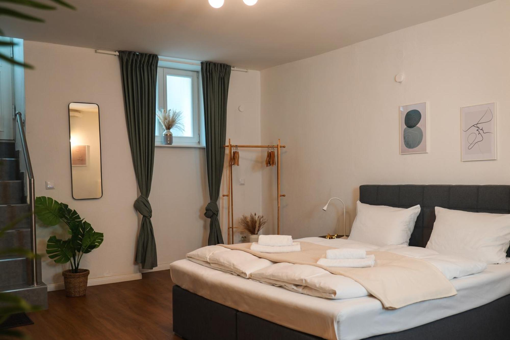 Global Living - Design I I Beamer I Kitchen I Terrace I * Berlin