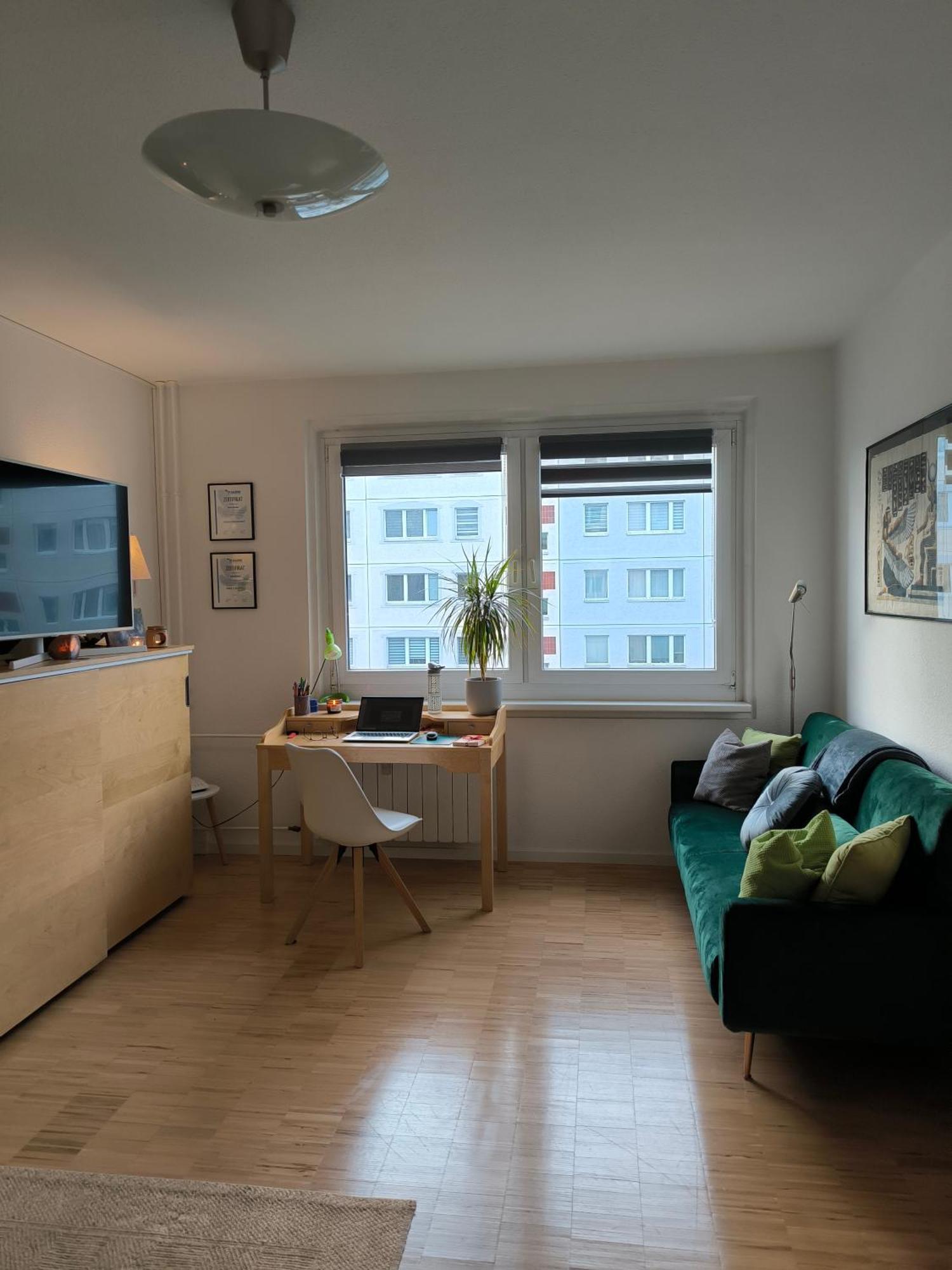 Apartment Ferienwohnung Für 1-2 Personen In Berlin, Nähe U Friedrichsfelde *