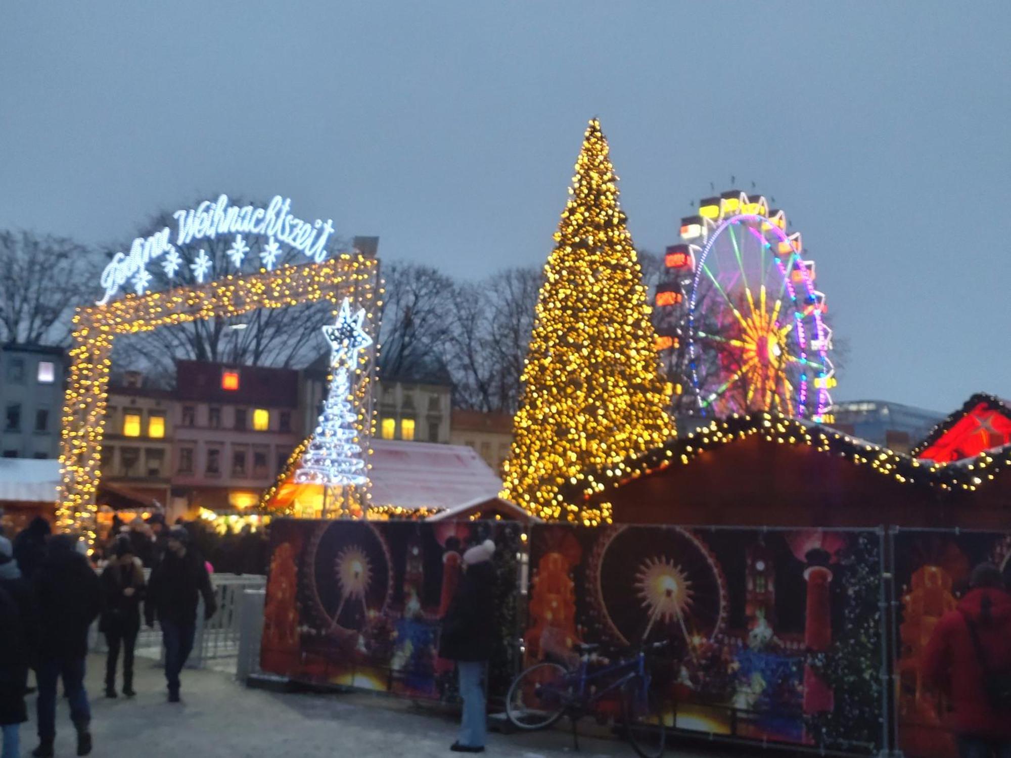 Mitte Von Mitte - Blick Auf Den Turm