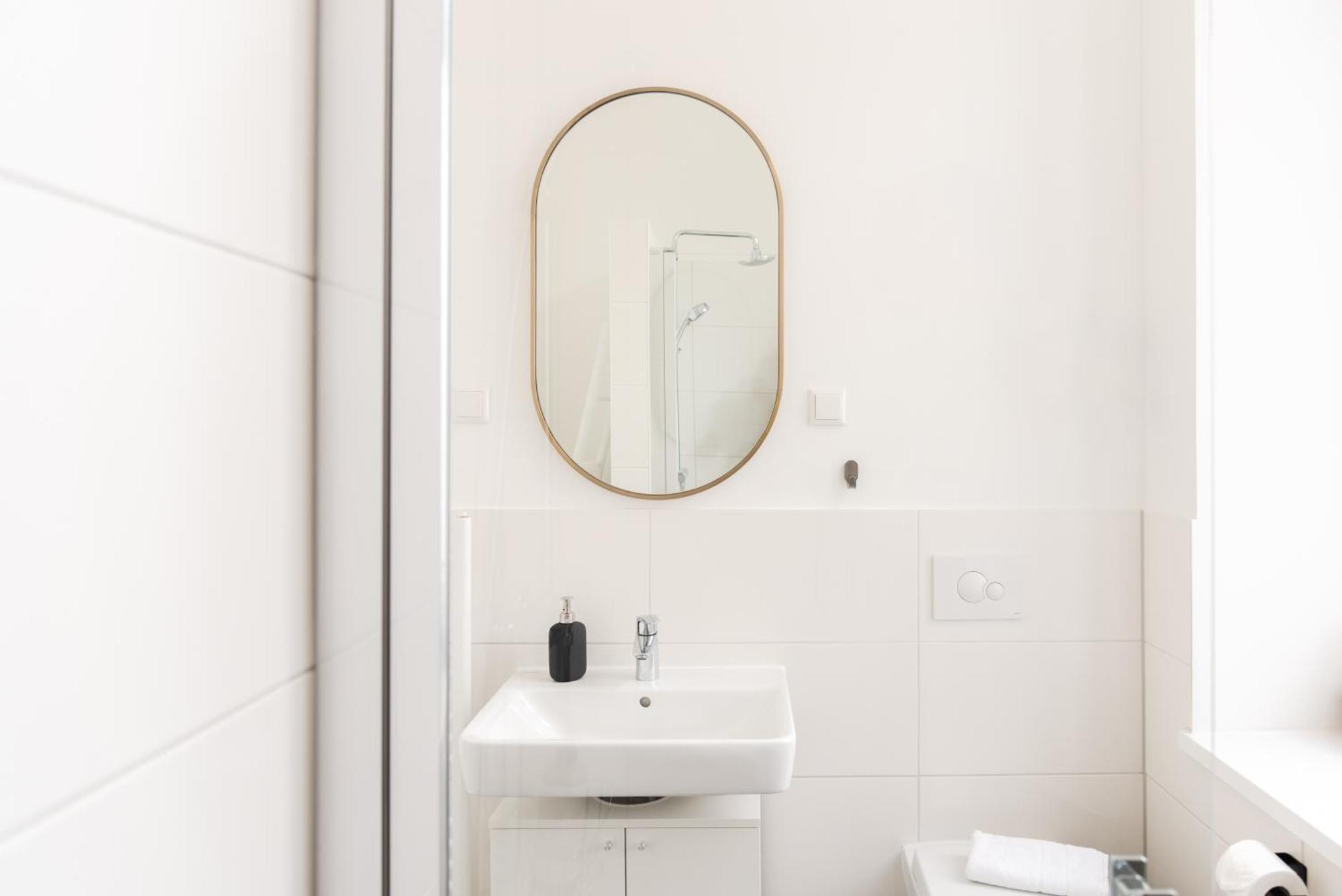Exklusive Luxus-unterkunft In Mitte: 2 Apartments, 130m², Designer-moebel, Co2 Neutrale Reinigung Apartment *
