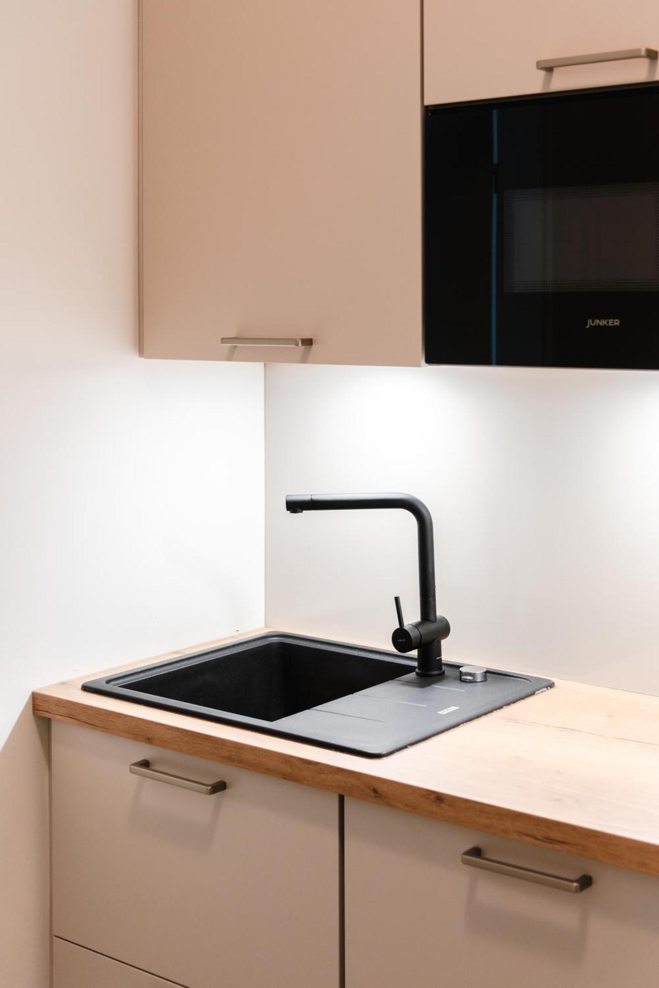 Exklusive Luxus-unterkunft In Mitte: 2 Apartments, 130m², Designer-moebel, Co2 Neutrale Reinigung Apartment *