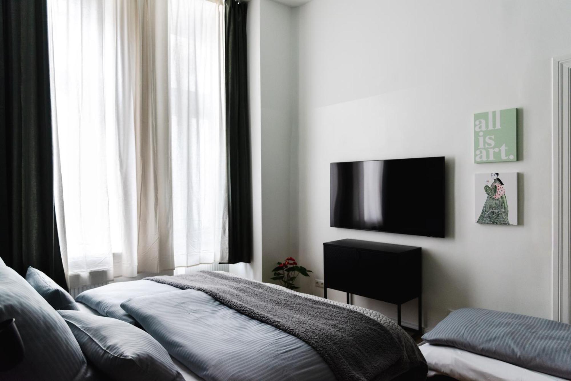 Exklusive Luxus-unterkunft In Mitte: 2 Apartments, 130m², Designer-moebel, Co2 Neutrale Reinigung *