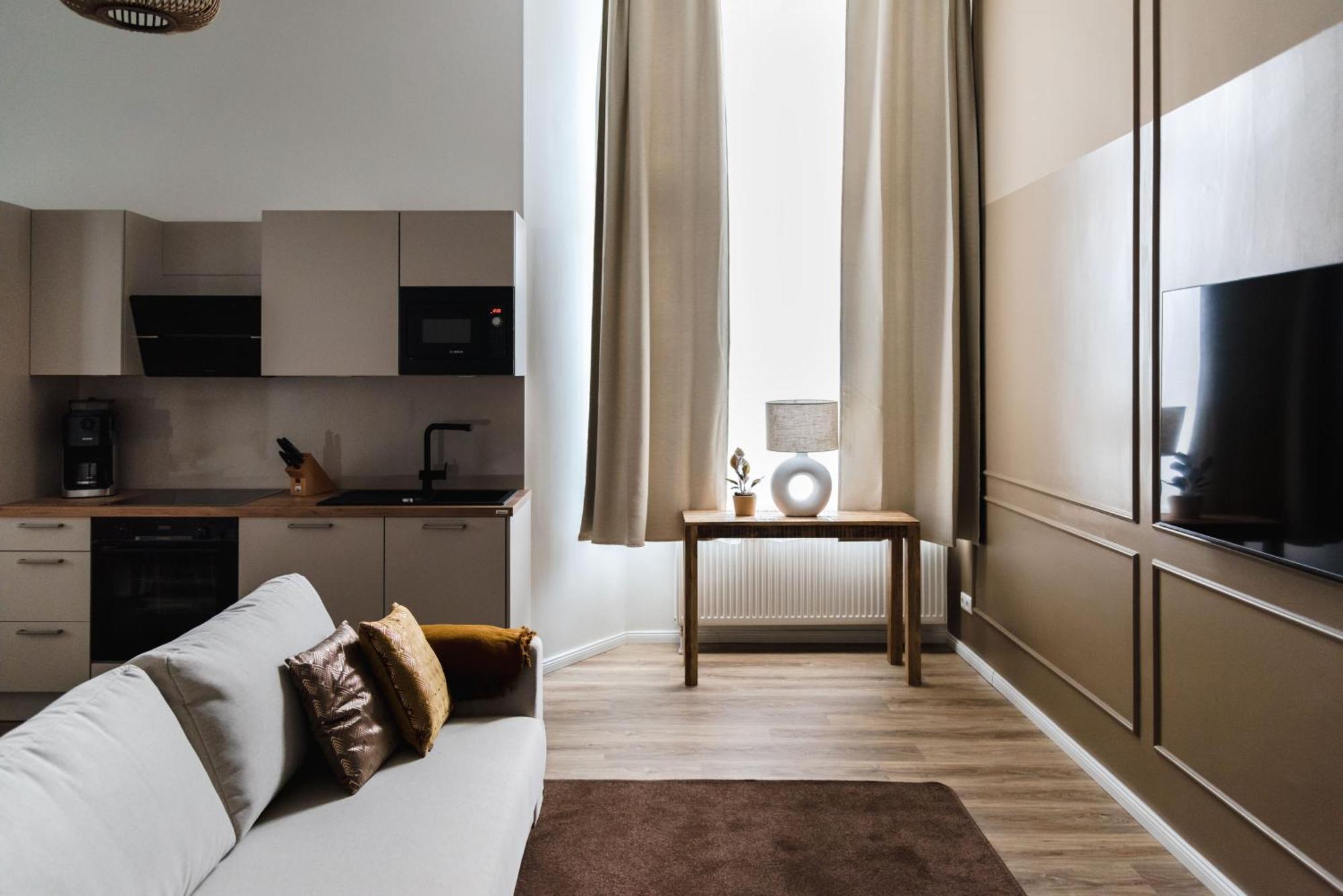 Exklusive Luxus-unterkunft In Mitte: 2 Apartments, 130m², Designer-moebel, Co2 Neutrale Reinigung