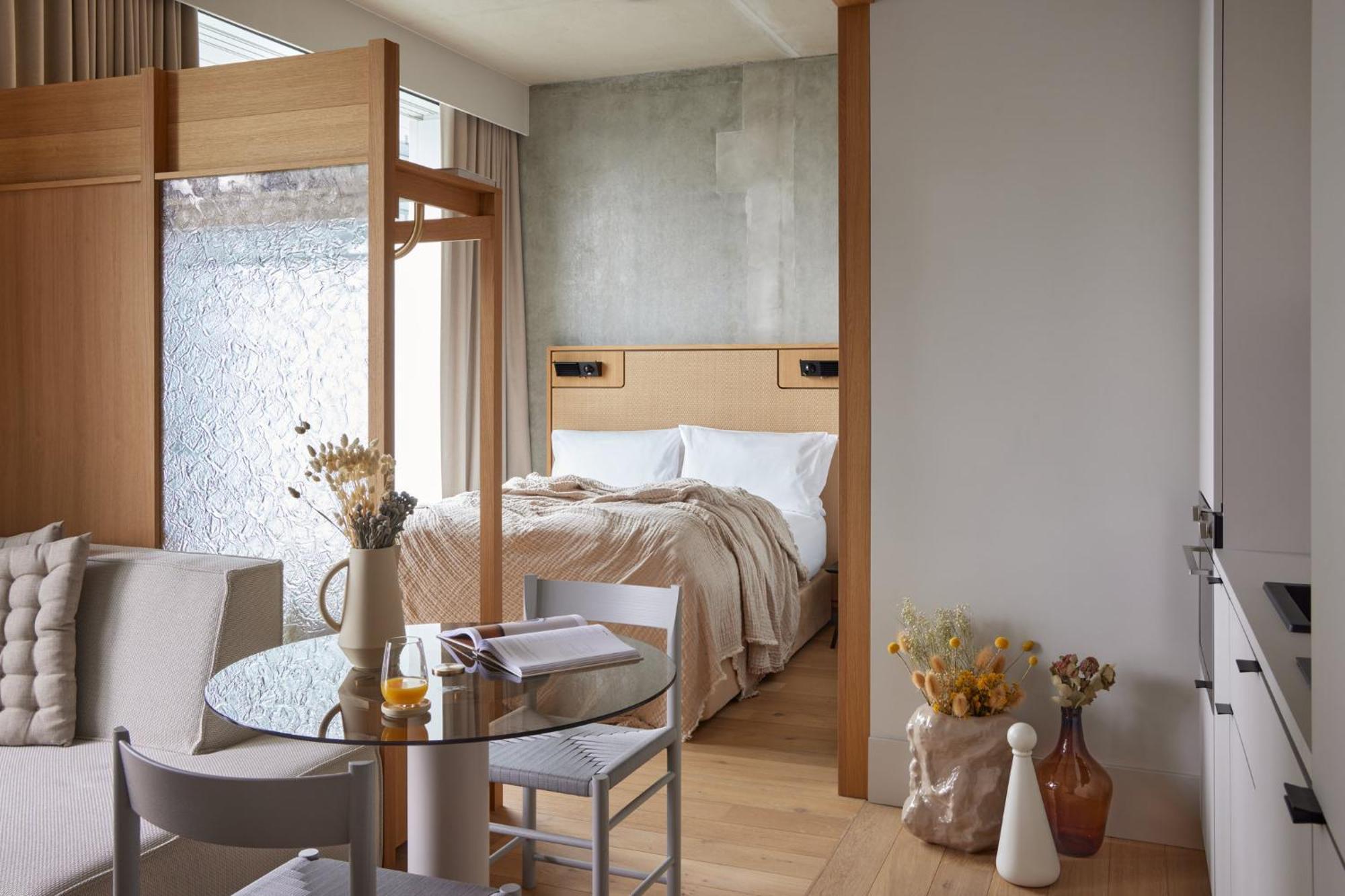 Locke At East Side Gallery Hotel 4*