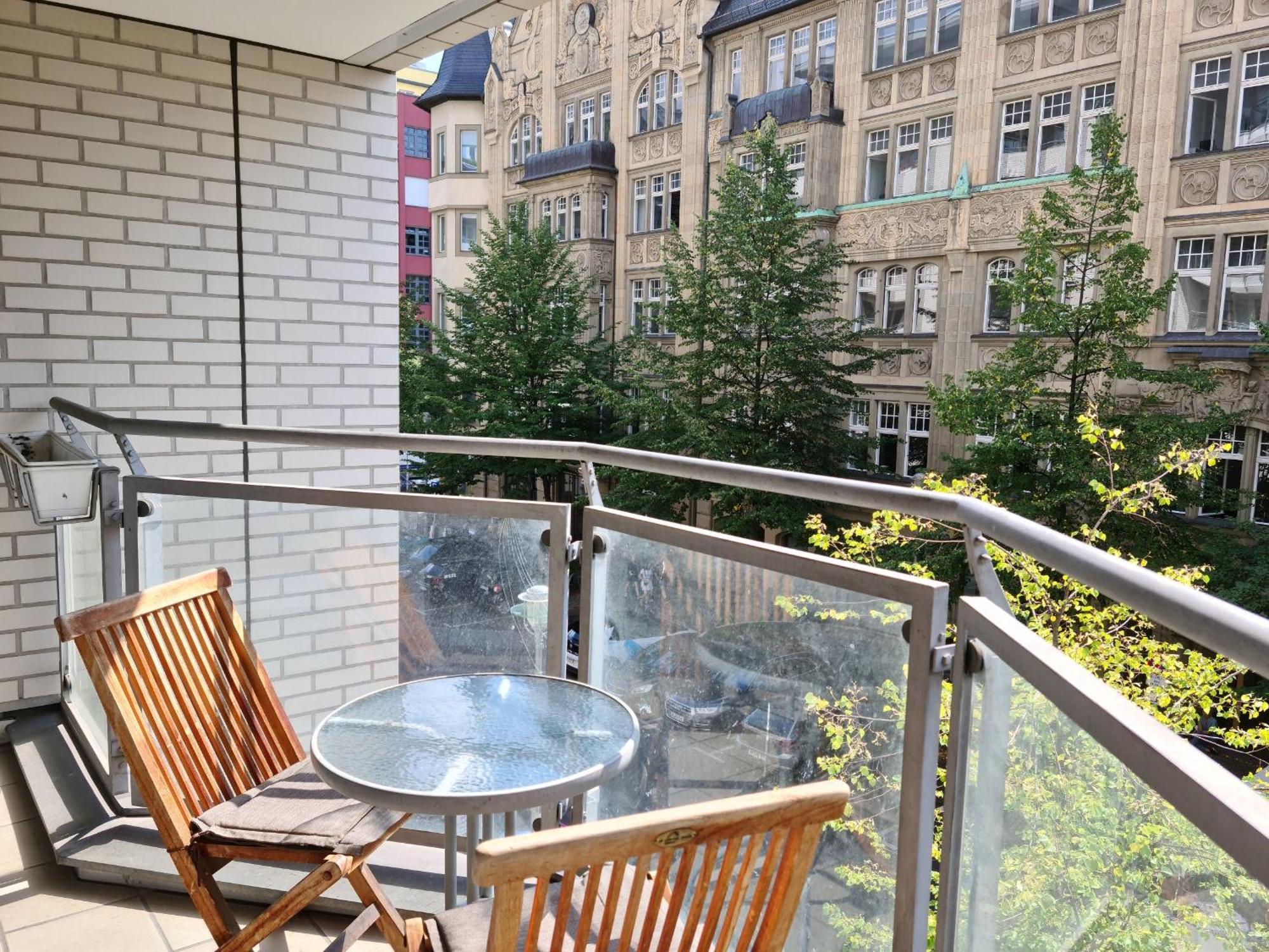 Topdomizil Checkpoint Plaza Apartment