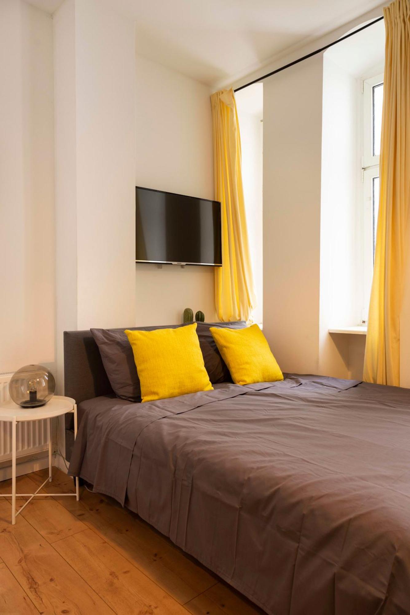 112 Joachim Hlinks Apartment *