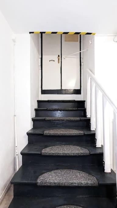 Tiergarten: Central, Spacious, Beautiful Designed 2-br Near Park Apartment Berlin