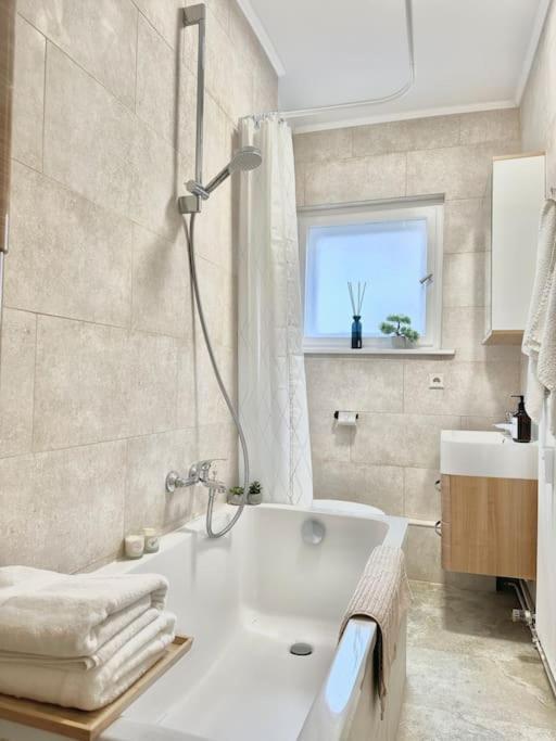 2 Mit Parkplatz Apartment *
