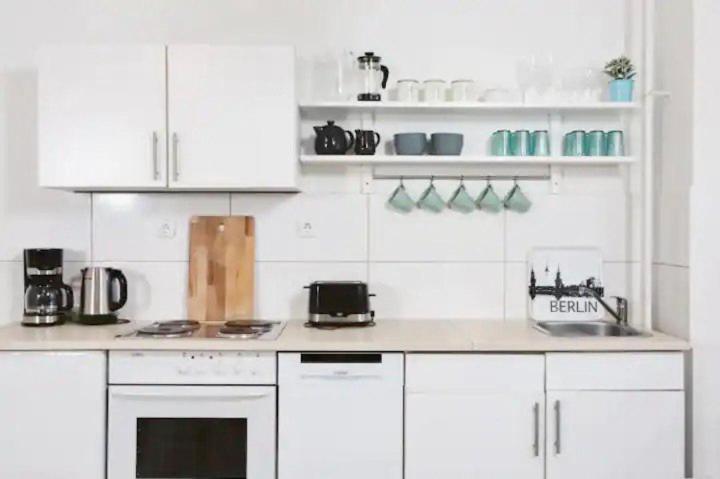 Wonderful And Cosy In The Heart Of Berlin, 1 Bedroom, 1 Living With Comfortable Bed Couch Apartment *