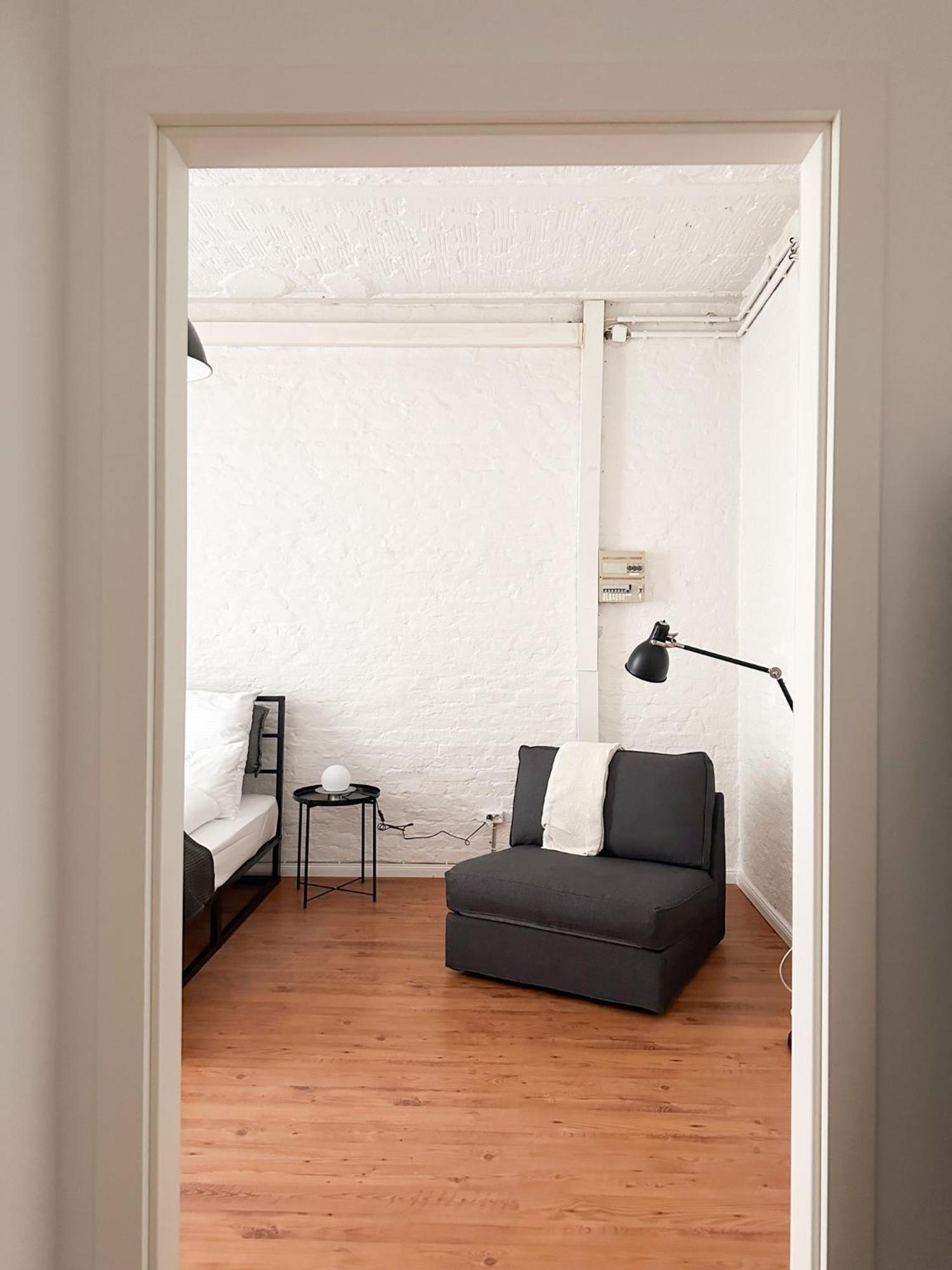 Nook Design-apartments Mit Kueche, Duschbad, Neben U-bahn Station Aber Ruhig Gelegen Apartment