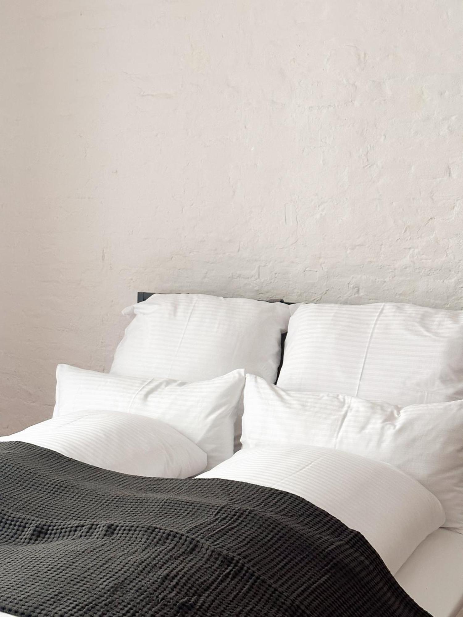 Nook Design-apartments Mit Kueche, Duschbad, Neben U-bahn Station Aber Ruhig Gelegen *