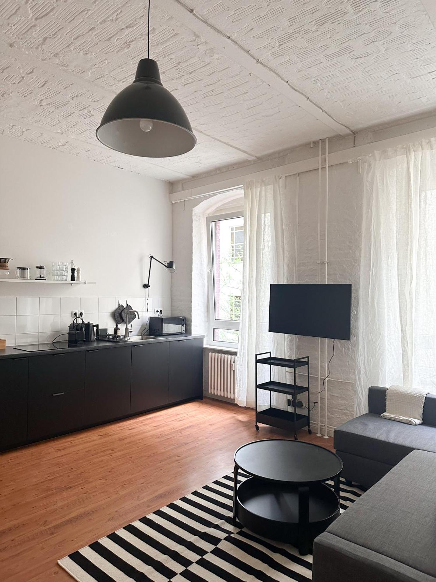 Nook Design-apartments Mit Kueche, Duschbad, Neben U-bahn Station Aber Ruhig Gelegen