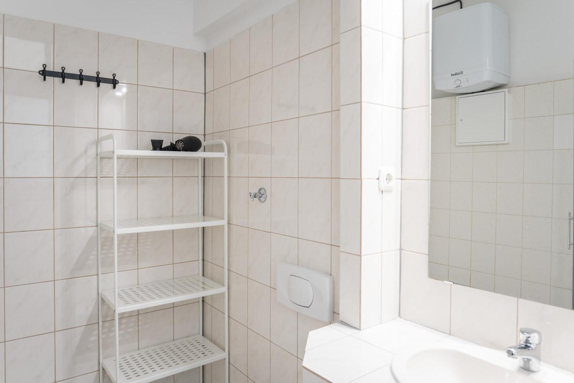 Spacious Family With 2 Bedrooms Apartment *