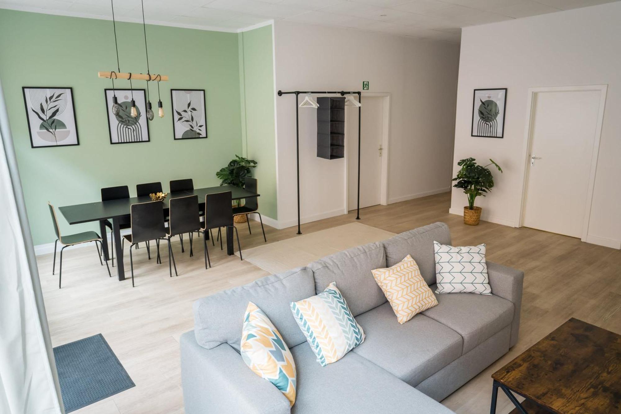 Spacious Family With 2 Bedrooms Apartment Berlin