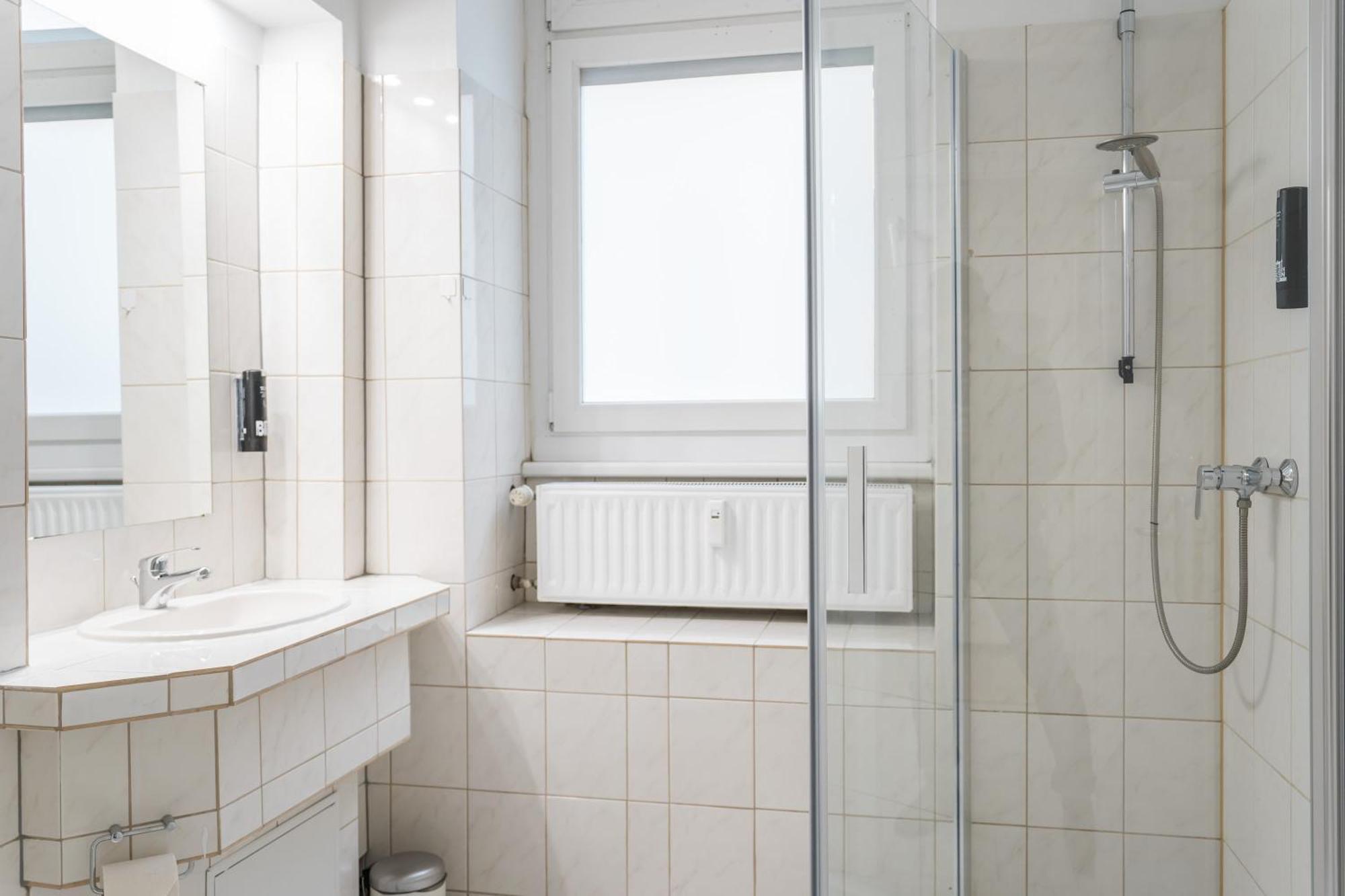 Spacious Family With 2 Bedrooms Apartment Berlin