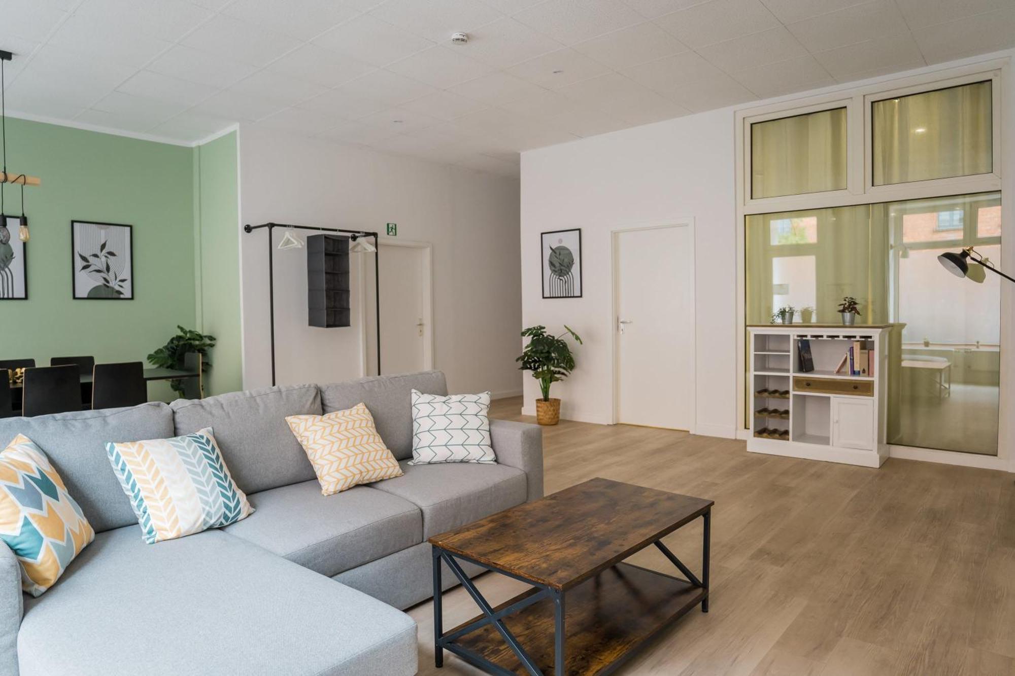 Spacious Family With 2 Bedrooms *
