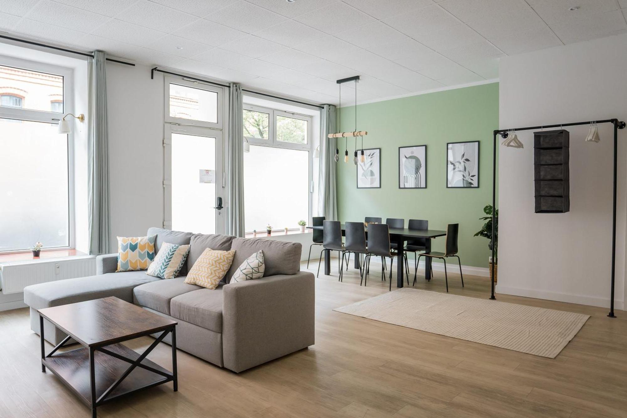 Spacious Family With 2 Bedrooms