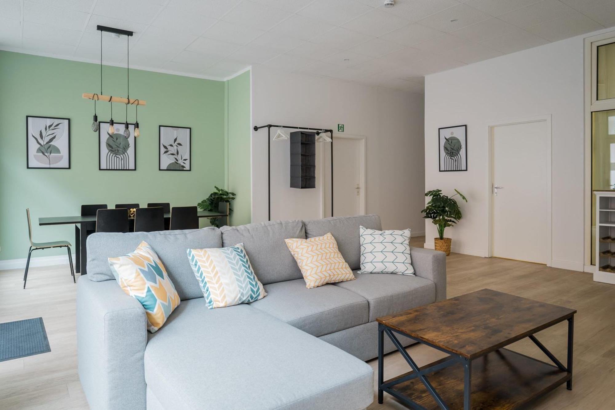 Spacious Family With 2 Bedrooms *