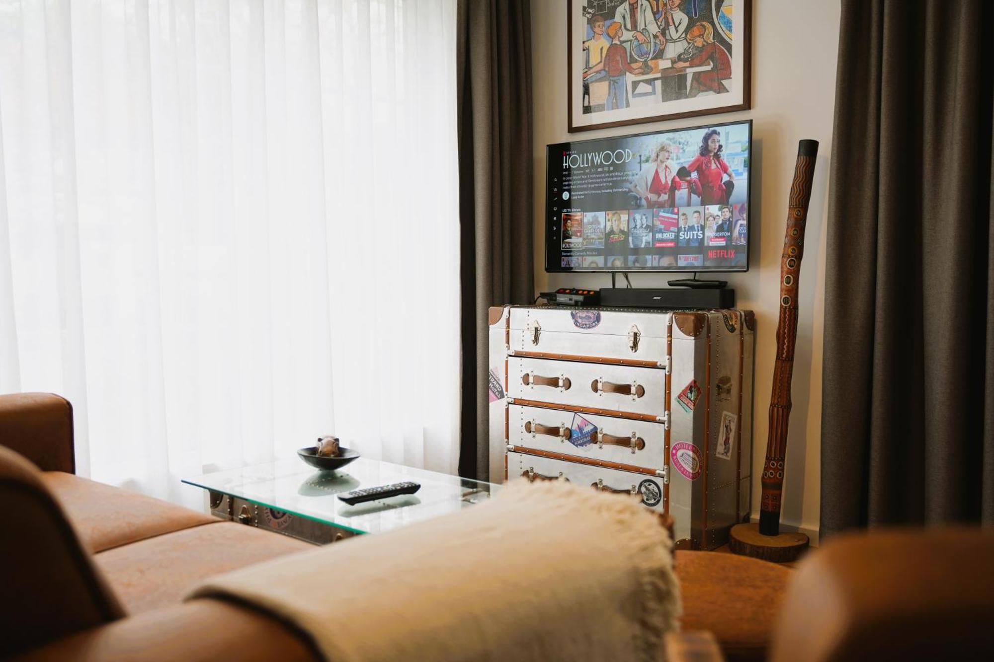 The Getaway / 80qm In Berlin's Historic Diplomatic Quarter
