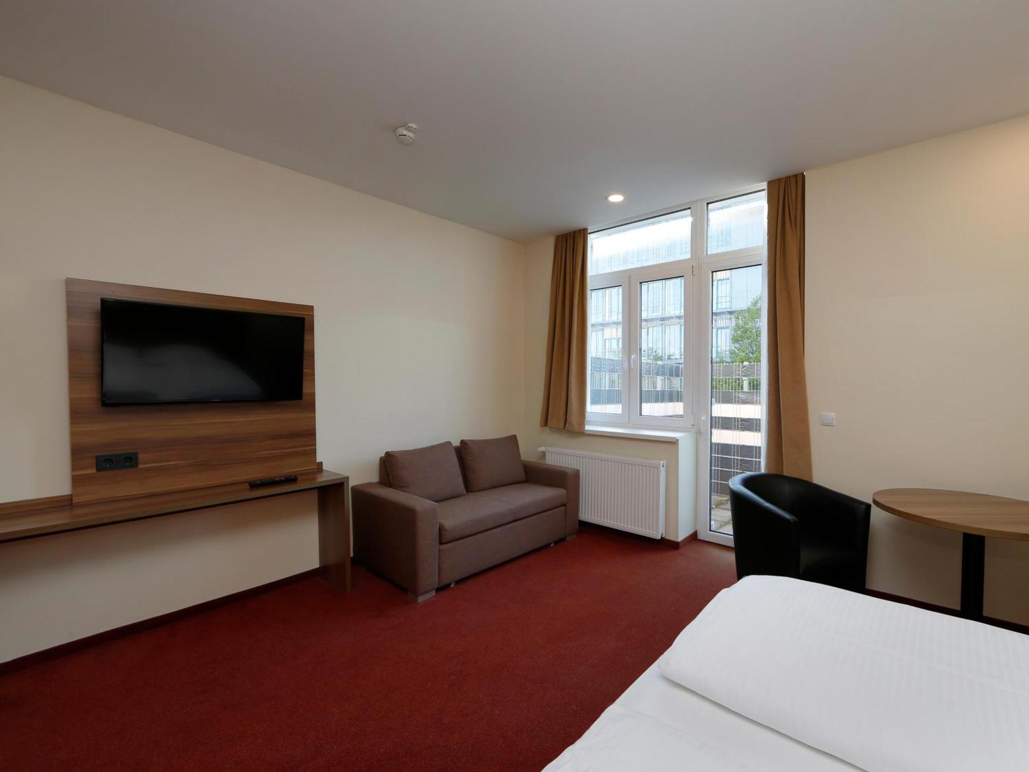 Hotel B&B Hotel Berlin-Adlershof 2*