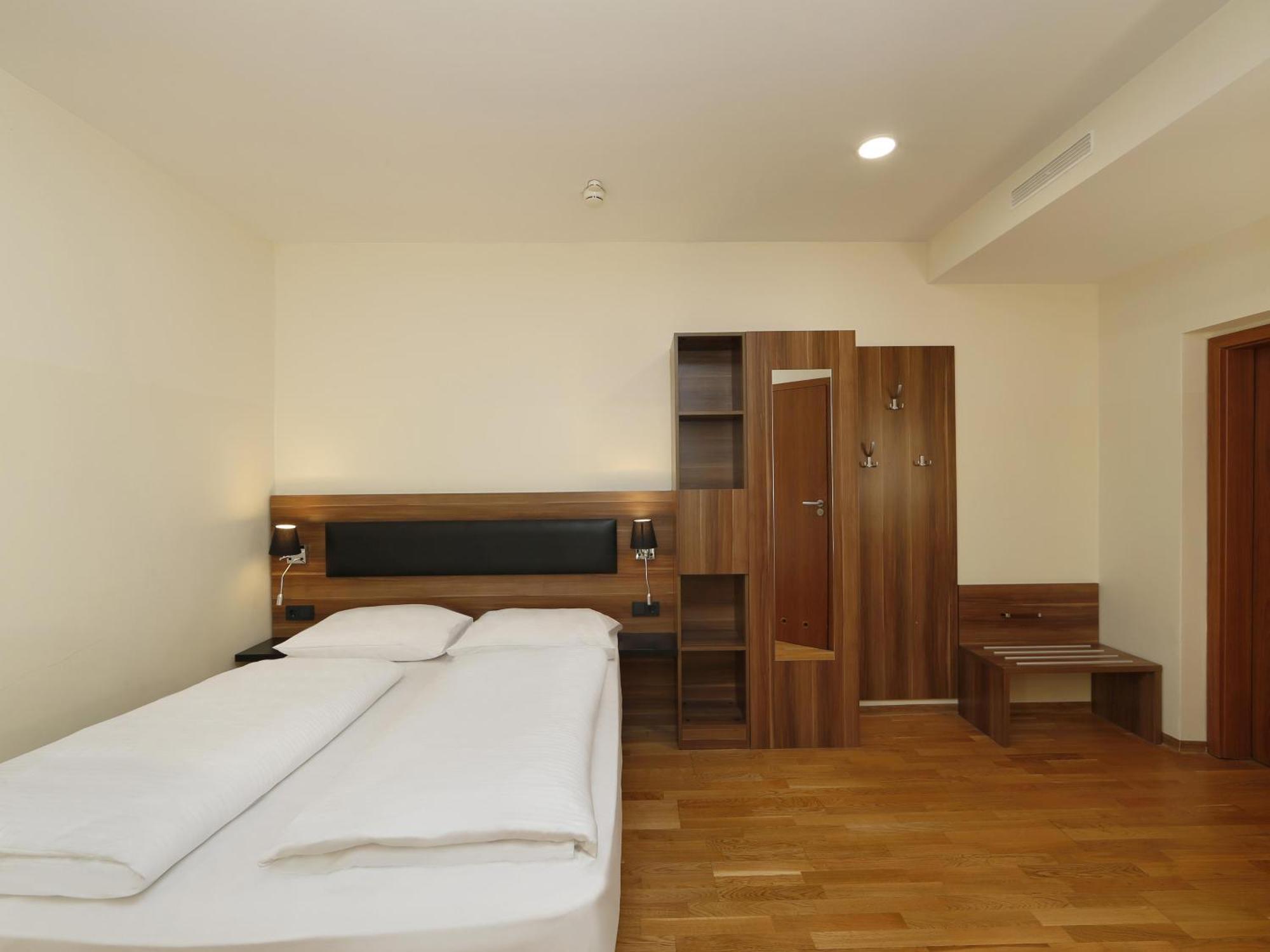 Hotel B&B Hotel Berlin-Adlershof 2*