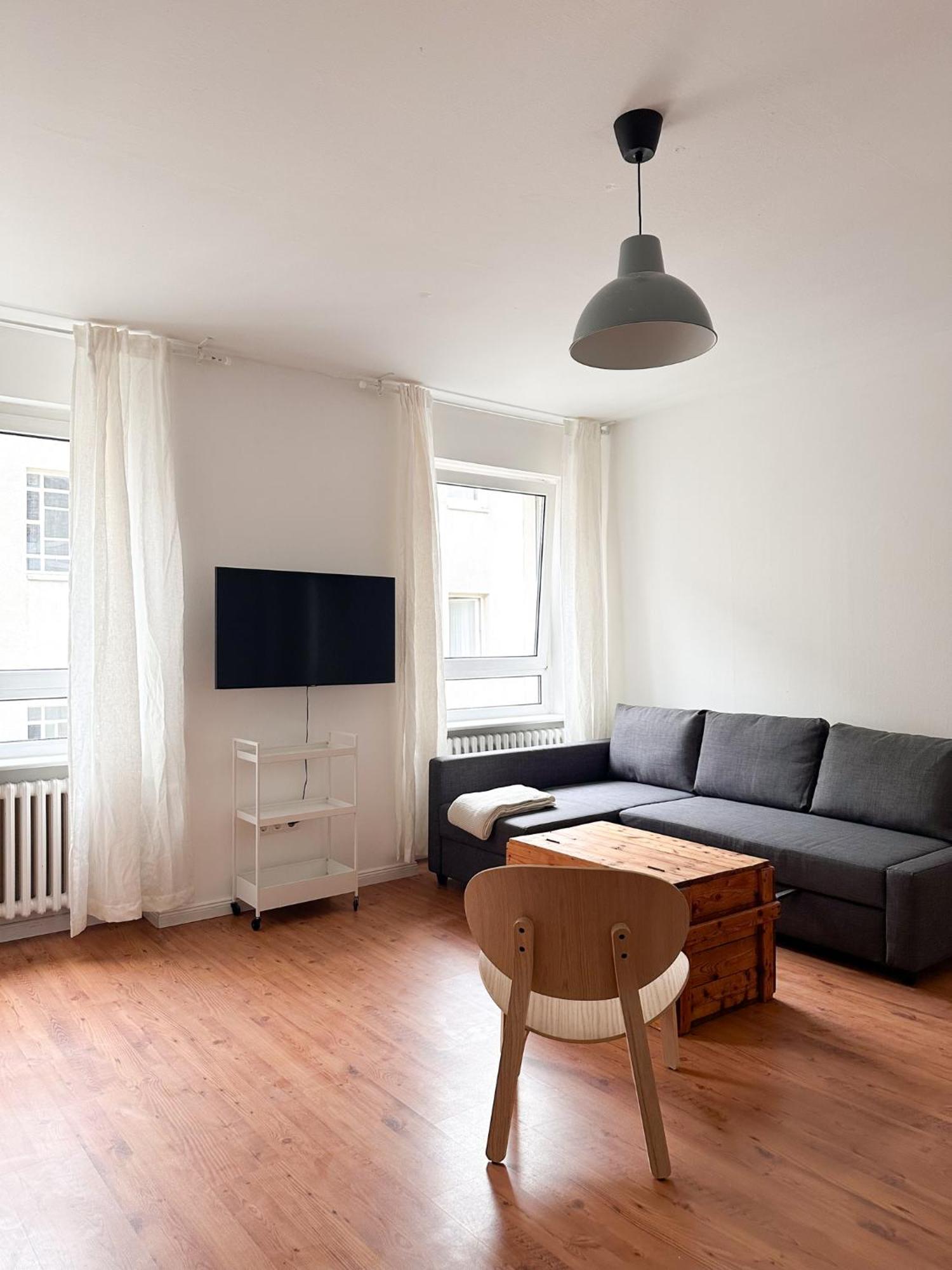 Nook Design-apartments Mit Kueche, Duschbad, Neben U-bahn Station Aber Ruhig Gelegen