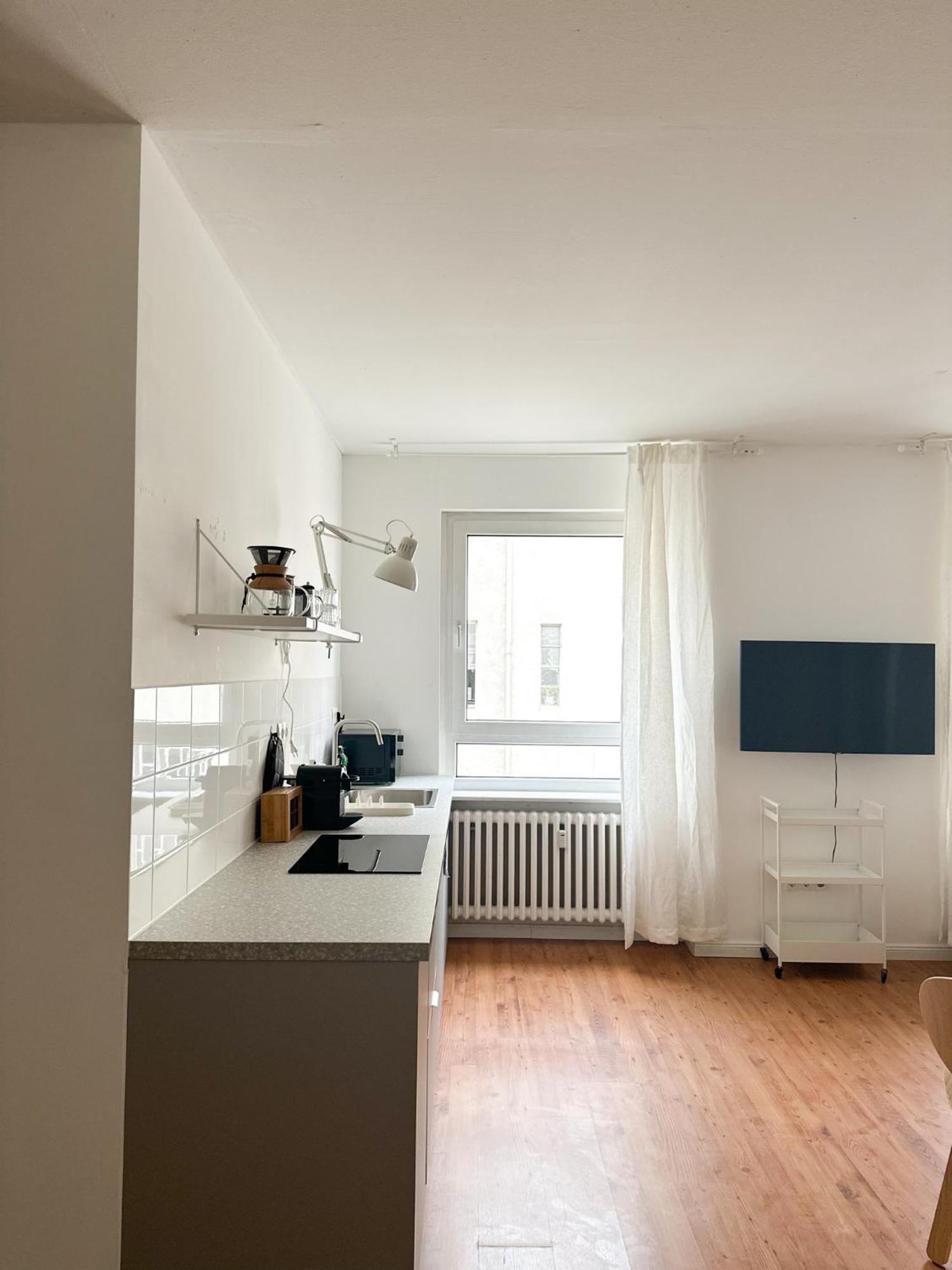 Nook Design-apartments Mit Kueche, Duschbad, Neben U-bahn Station Aber Ruhig Gelegen