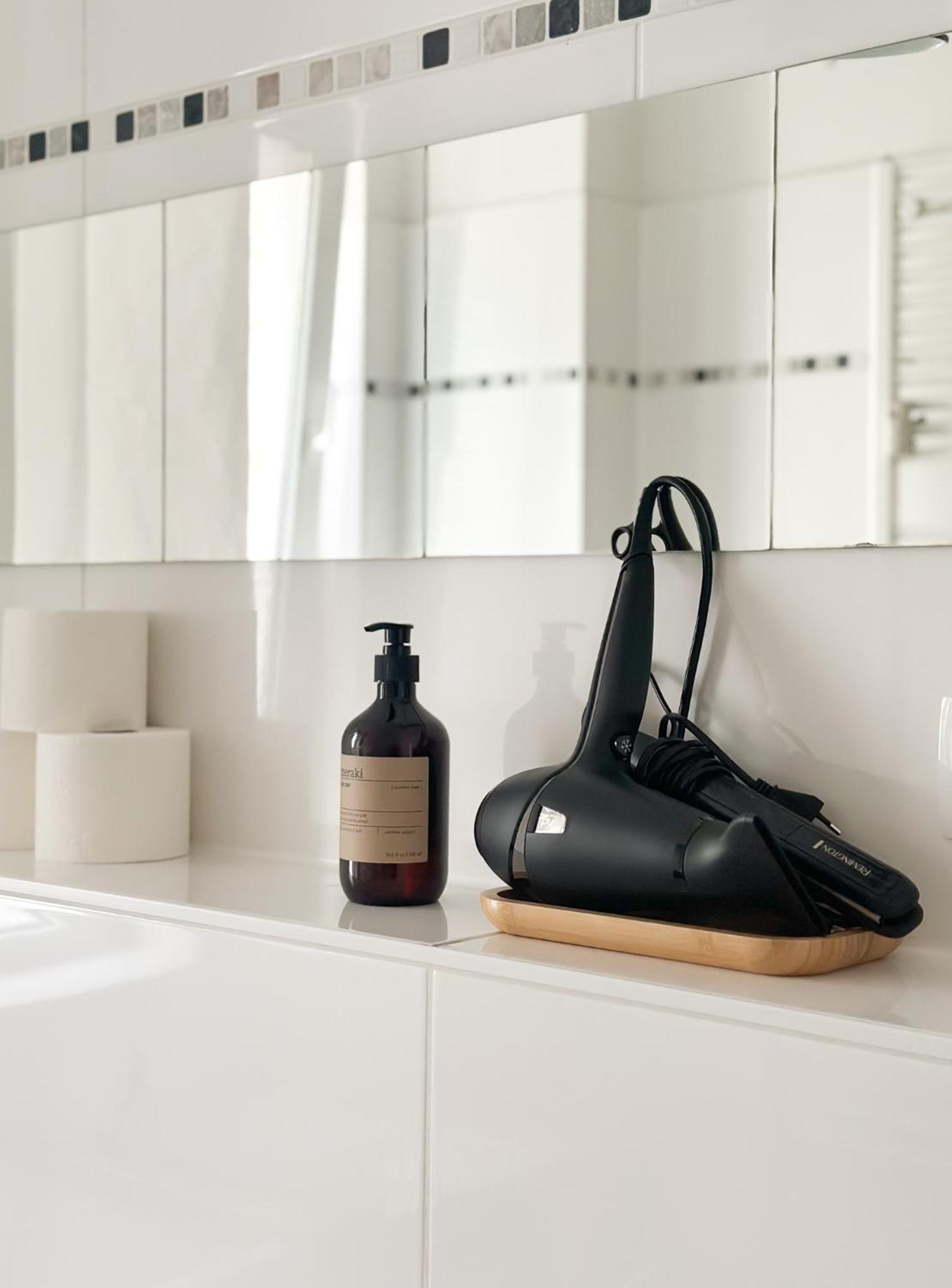 Nook Design-apartments Mit Kueche, Duschbad, Neben U-bahn Station Aber Ruhig Gelegen Apartment *