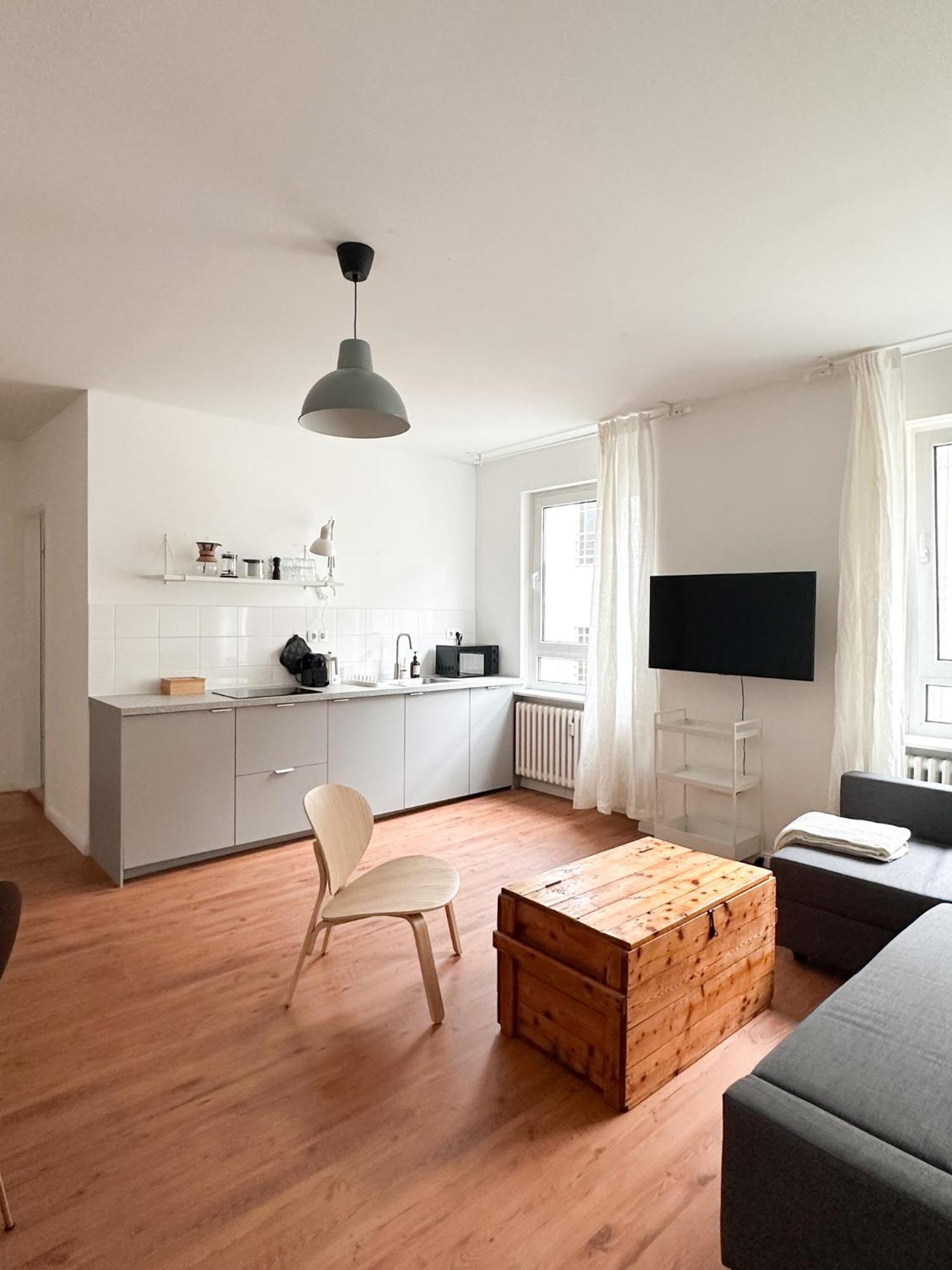 Nook Design-apartments Mit Kueche, Duschbad, Neben U-bahn Station Aber Ruhig Gelegen Apartment