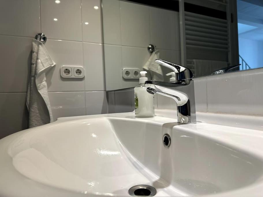 Apartment 210 M2 Loft Mit Terasse 2b 3r Kreuzberg *