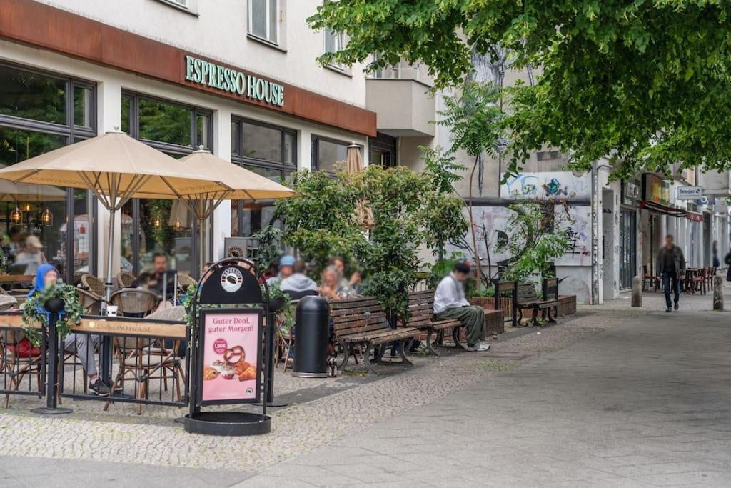 33 L With 8 & 3 Bathrooms * Berlin