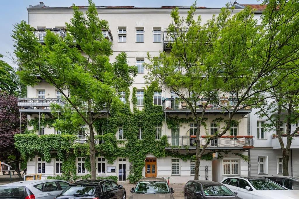 33 L With 8 & 3 Bathrooms Apartment
