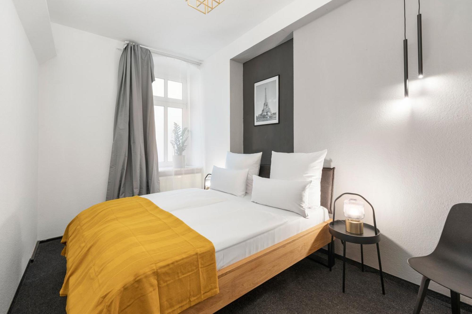 33 L With 8 & 3 Bathrooms Apartment Berlin