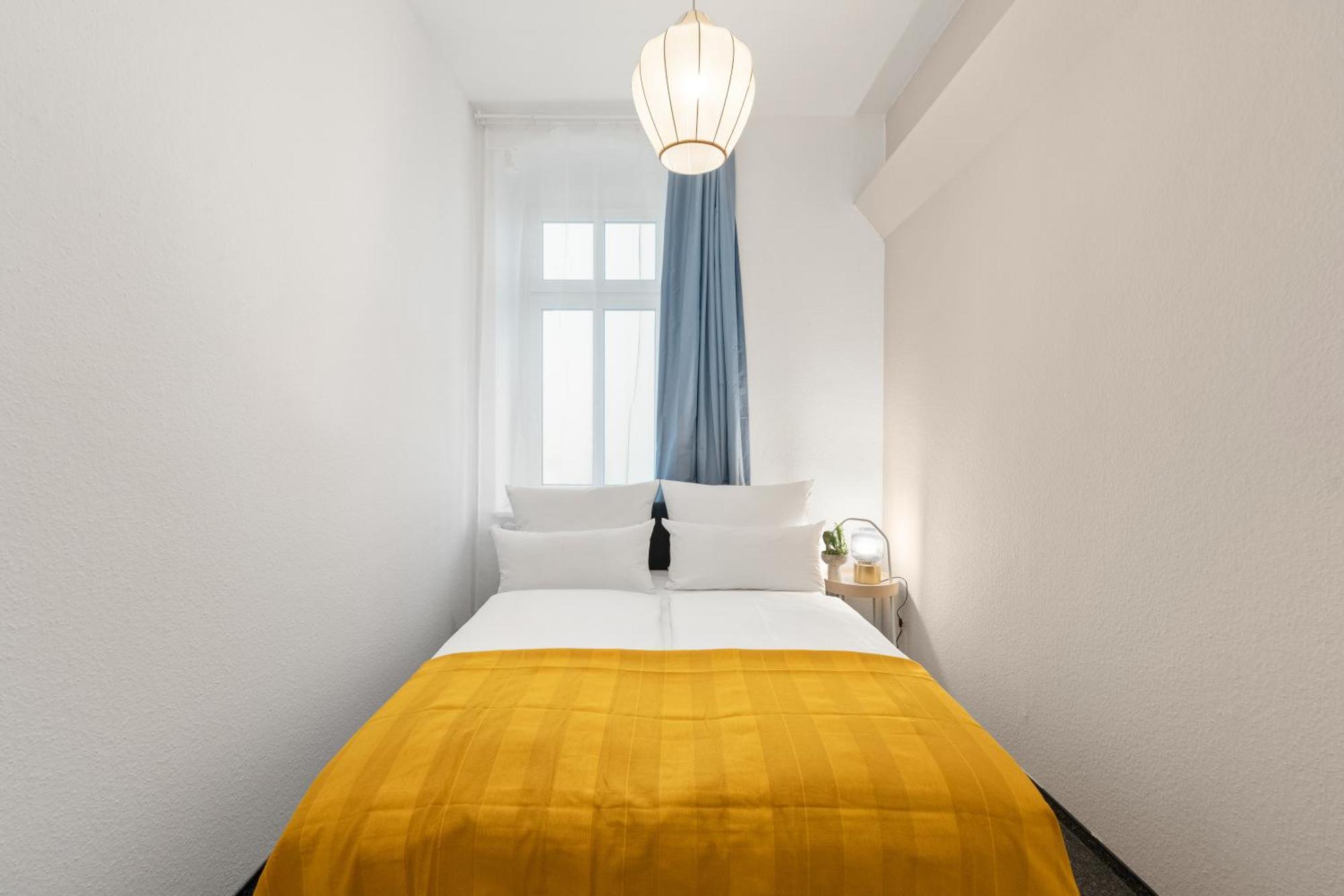 33 L With 8 & 3 Bathrooms Apartment Berlin