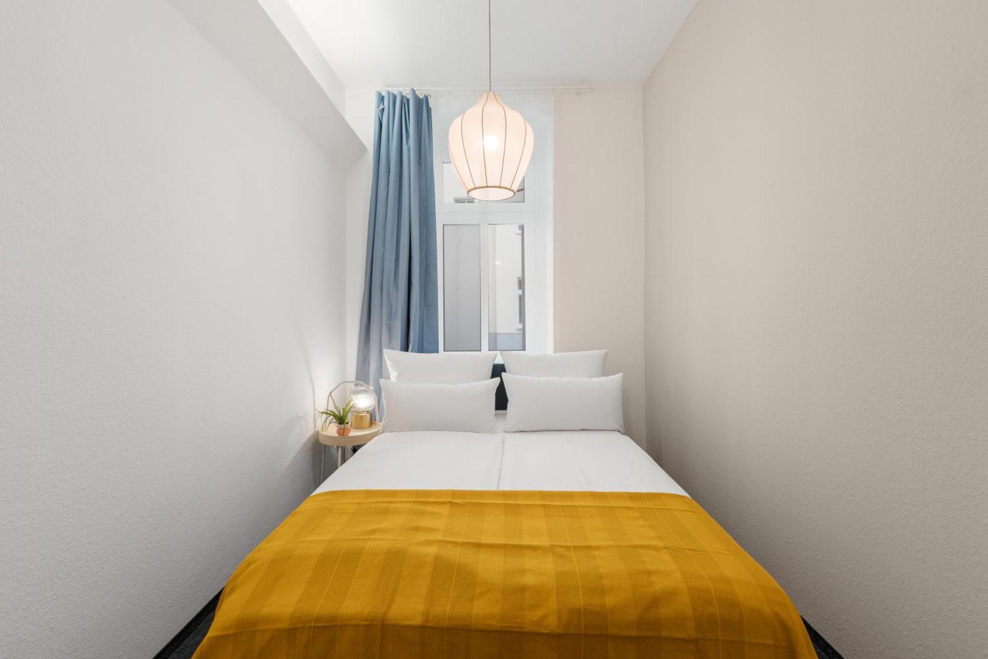 33 L With 8 & 3 Bathrooms Apartment *