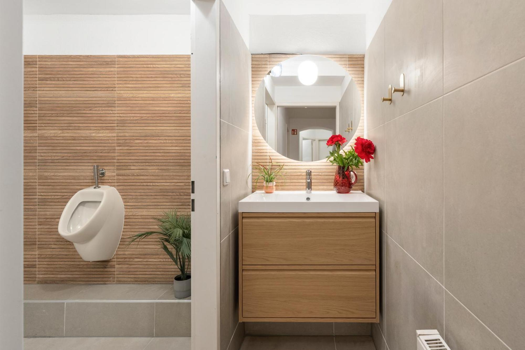 Apartment 33 L With 8 & 3 Bathrooms *